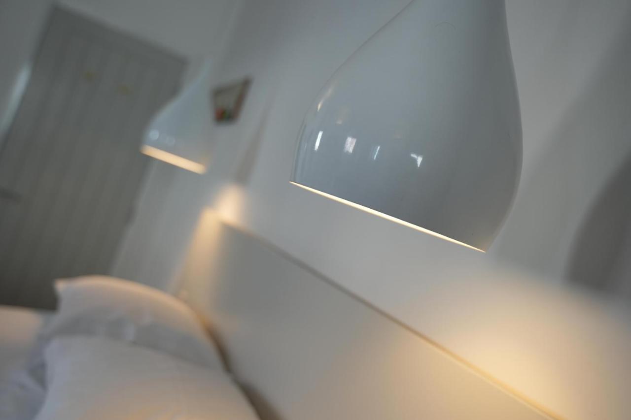 Gorgeous Comfortable Apartment On The High Street Merthyr Tydfil Esterno foto