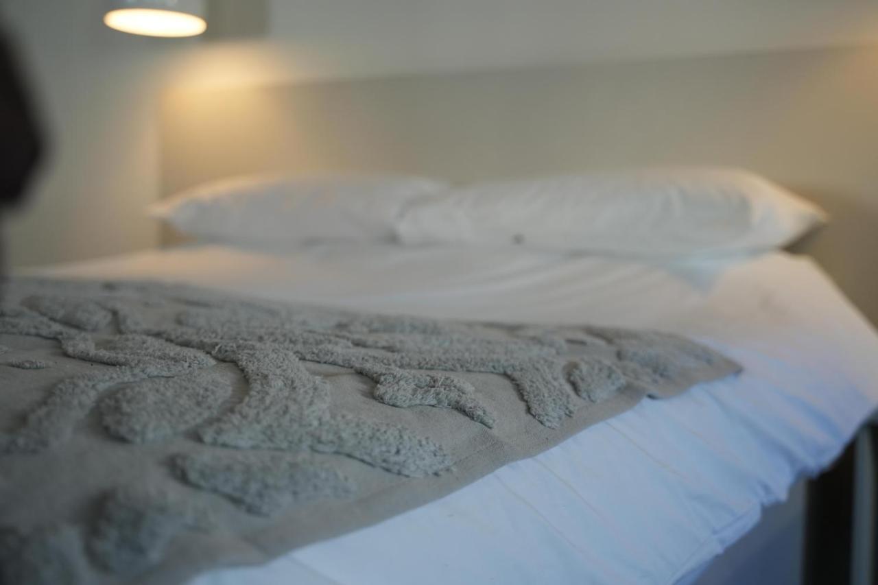 Gorgeous Comfortable Apartment On The High Street Merthyr Tydfil Esterno foto